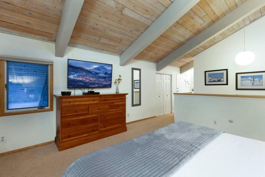 Updated 3 Bedroom 2 Ba With Pool & Hot Tub - Stunning Mountain Views! スノーマス・ビレッジ エクステリア 写真