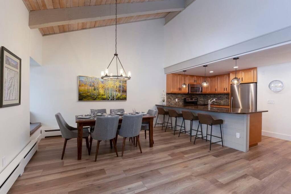 Updated 3 Bedroom 2 Ba With Pool & Hot Tub - Stunning Mountain Views! スノーマス・ビレッジ エクステリア 写真