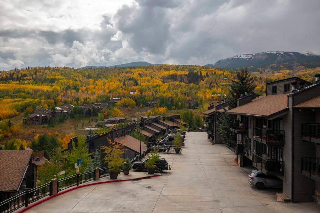 Updated 3 Bedroom 2 Ba With Pool & Hot Tub - Stunning Mountain Views! スノーマス・ビレッジ エクステリア 写真