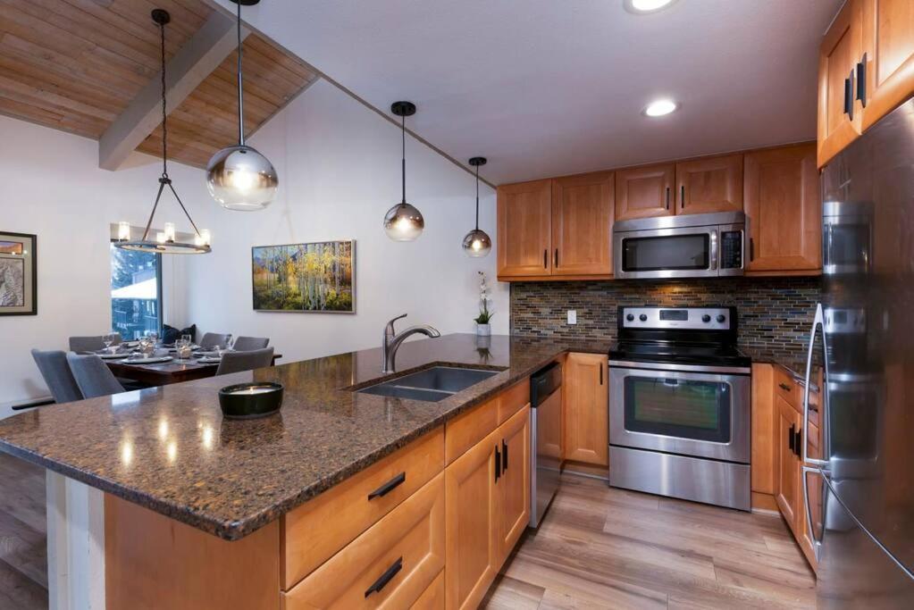 Updated 3 Bedroom 2 Ba With Pool & Hot Tub - Stunning Mountain Views! スノーマス・ビレッジ エクステリア 写真
